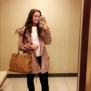 Meet your Posher, Anna